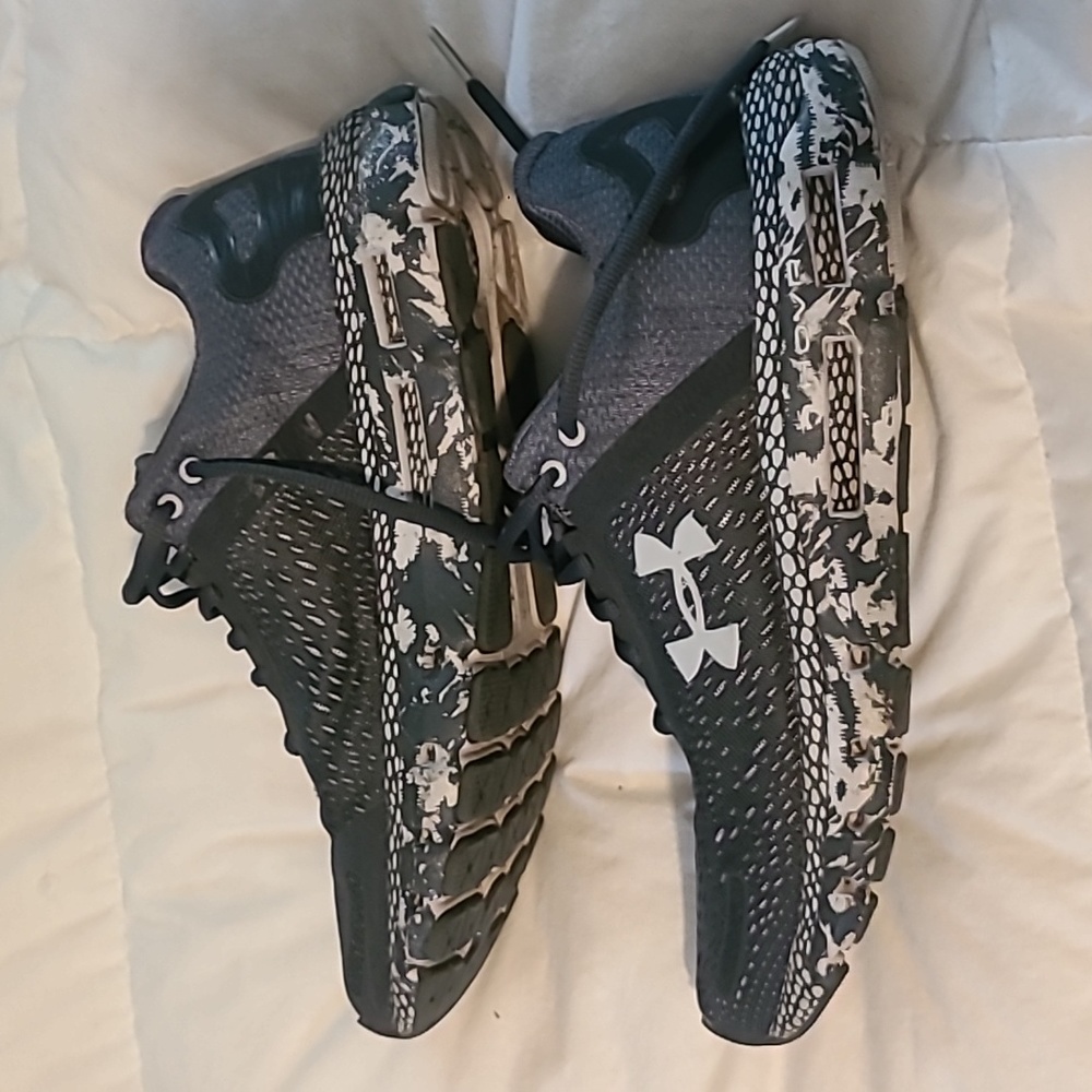 Hover Infinite sneakers